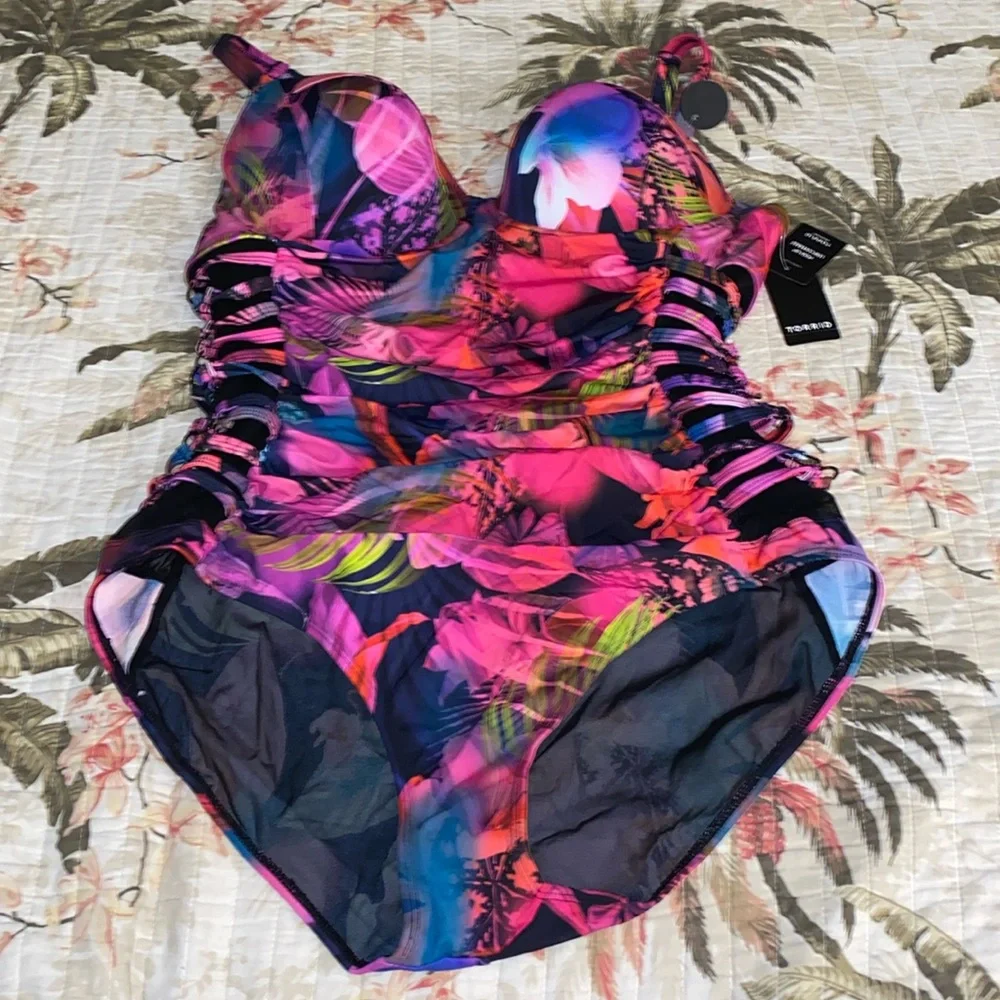 NWT torrid leaves print mesh ladder side swimsuit